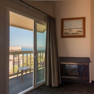 King Room Partial Ocean View Fireplace